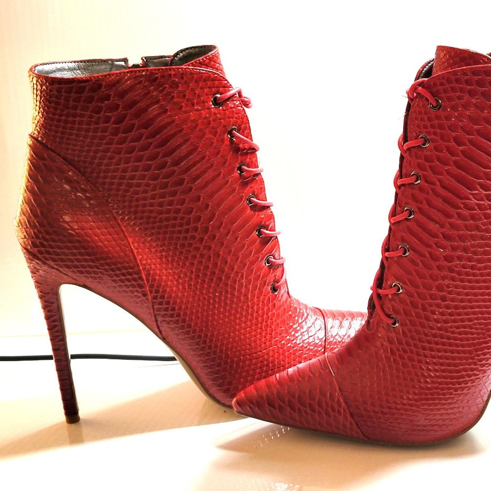 NEW in box - Mettesally Women Red Stiletto Faux Snakeskin Ankle Boots Size 12